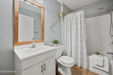 This beautifully maintained 2,139 sq. ft. home offers 3 bedrooms - photo 10