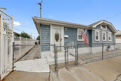 (private lake, pond, coastal) Home For Sale in Bronx New York