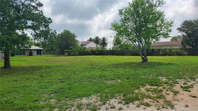 Located in the established Edgewater Terrace neighborhood in - photo 2