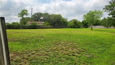 Located in the established Edgewater Terrace neighborhood in - photo 5