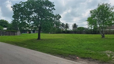 Located in the established Edgewater Terrace neighborhood in - photo 8