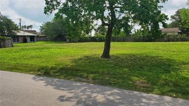 Located in the established Edgewater Terrace neighborhood in - photo 9
