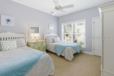 Beautiful and bright 3BR 3BA. End unit. Spacious & inviting - photo 22