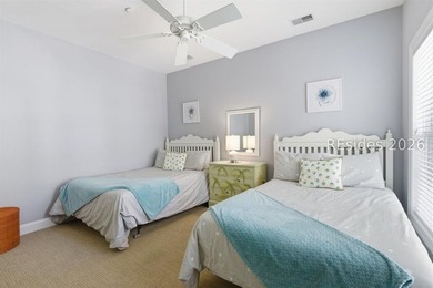 Beautiful and bright 3BR 3BA. End unit. Spacious & inviting - photo 23