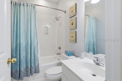 Beautiful and bright 3BR 3BA. End unit. Spacious & inviting - photo 24