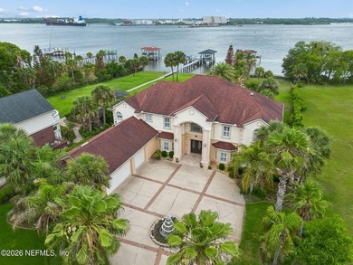 Tucked behind a palm lined entrance in the exclusive Rive St - photo 14