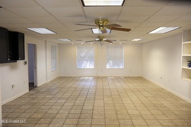 PRIME COMMERCIAL PROPERTY IN A FANTASTIC LOCATION! This - photo 16