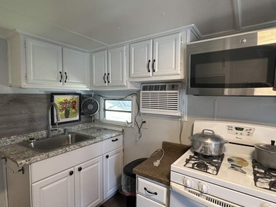 This charming 640 square feet mobile home offers a cozy and - photo 4