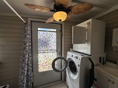 This charming 640 square feet mobile home offers a cozy and - photo 9