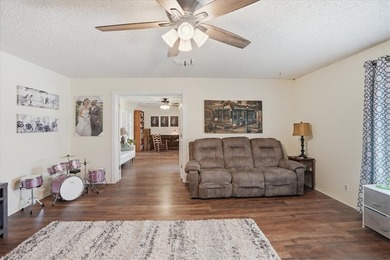 Well maintained 3-bedroom home in the peaceful, relaxing - photo 5