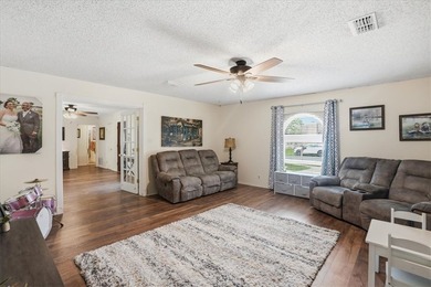 Well maintained 3-bedroom home in the peaceful, relaxing - photo 6