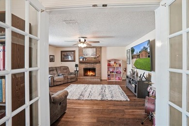 Well maintained 3-bedroom home in the peaceful, relaxing - photo 10