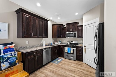Enjoy the ease of low-maintenance living without sacrificing - photo 11