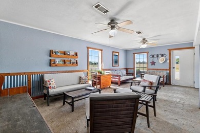 ESTATE with STRATEGIC FLEXIBILITY awaits in the heart of North - photo 12