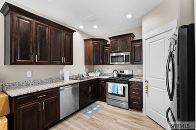 Enjoy the ease of low-maintenance living without sacrificing - photo 12