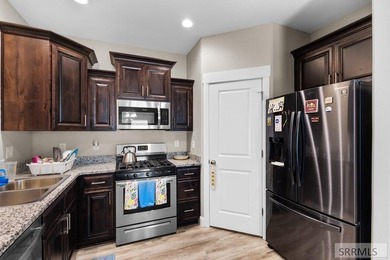 Enjoy the ease of low-maintenance living without sacrificing - photo 15