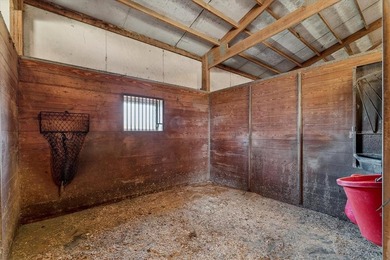 ESTATE with STRATEGIC FLEXIBILITY awaits in the heart of North - photo 16