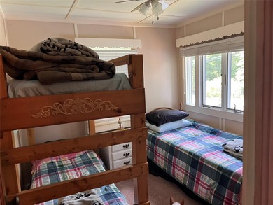 Well maintained move in ready original cabin in the desirable - photo 17