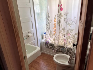 Well maintained move in ready original cabin in the desirable - photo 18