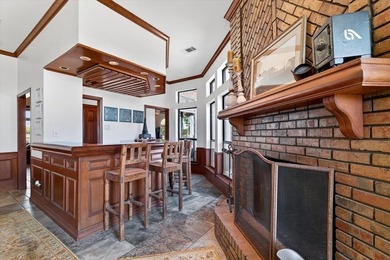 ESTATE with STRATEGIC FLEXIBILITY awaits in the heart of North - photo 23