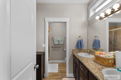 Enjoy the ease of low-maintenance living without sacrificing - photo 24