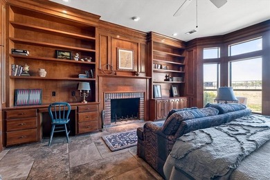 ESTATE with STRATEGIC FLEXIBILITY awaits in the heart of North - photo 25