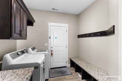 Enjoy the ease of low-maintenance living without sacrificing - photo 29