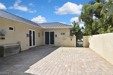 Come take a look at this HUGE GULF ACCESS POOL HOME of 3374sq/f - photo 34