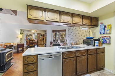 Lakefront Property with 10 Acres - Perfect for a Gentleman's - photo 16