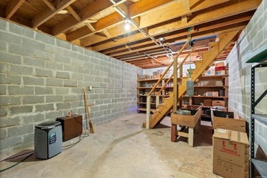 Lakefront Property with 10 Acres - Perfect for a Gentleman's - photo 30