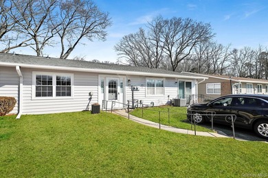 Welcome to this sun-filled spacious 2-bedroom, 1-bath residence - photo 1