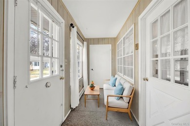 Welcome to this sun-filled spacious 2-bedroom, 1-bath residence - photo 2
