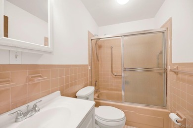 Welcome to this sun-filled spacious 2-bedroom, 1-bath residence - photo 10