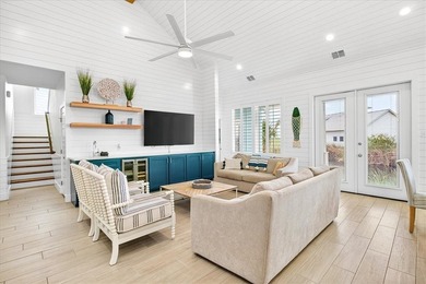 Exquisite home with a coastal flair located in the popular Royal - photo 4