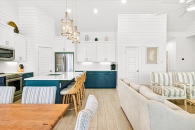Exquisite home with a coastal flair located in the popular Royal - photo 6