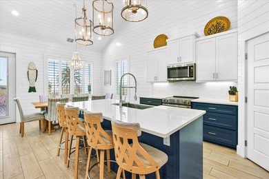 Exquisite home with a coastal flair located in the popular Royal - photo 9