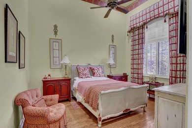 GOLF MEMBERSHIP AVAILABLE! This elegant one-story courtyard - photo 20