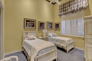 GOLF MEMBERSHIP AVAILABLE! This elegant one-story courtyard - photo 22