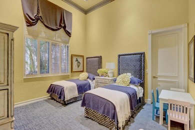 GOLF MEMBERSHIP AVAILABLE! This elegant one-story courtyard - photo 25