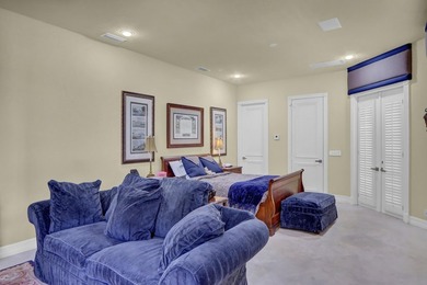 GOLF MEMBERSHIP AVAILABLE! This elegant one-story courtyard - photo 27