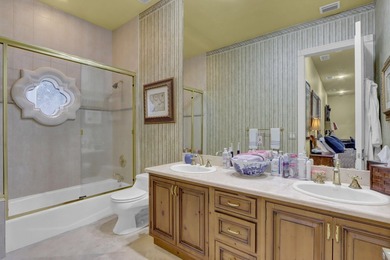 GOLF MEMBERSHIP AVAILABLE! This elegant one-story courtyard - photo 28