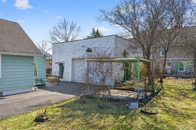Welcome to this charming 2 bedroom, 1 bath Cape Cod located in - photo 31