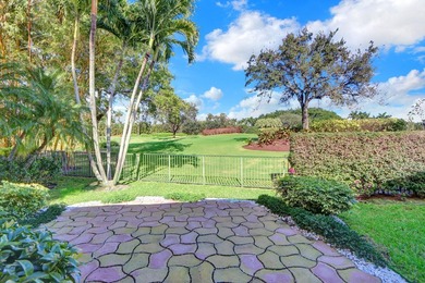 GOLF MEMBERSHIP AVAILABLE! This elegant one-story courtyard - photo 32