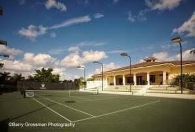 GOLF MEMBERSHIP AVAILABLE! This elegant one-story courtyard - photo 36