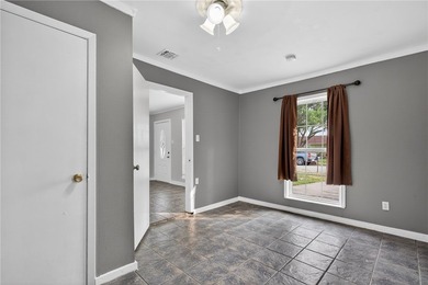 Welcome to this delightful 4-bedroom, 2-bathroom home boasting - photo 8