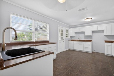 Welcome to this delightful 4-bedroom, 2-bathroom home boasting - photo 9
