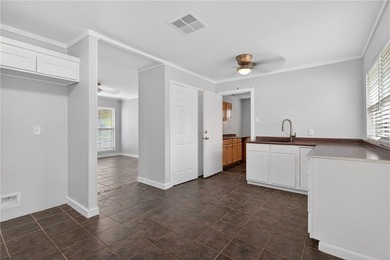 Welcome to this delightful 4-bedroom, 2-bathroom home boasting - photo 10