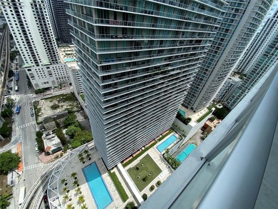 Beautiful 2/2 + extra den/office and 2 assigned parking spaces - photo 1