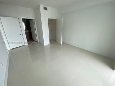 Beautiful 2/2 + extra den/office and 2 assigned parking spaces - photo 6