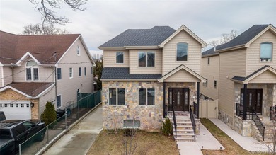 Welcome to this beautifully maintained, newly built home (2023) - photo 1